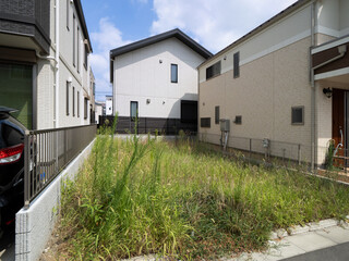 住宅街の空き地