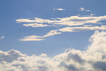 夏から秋に向かう空