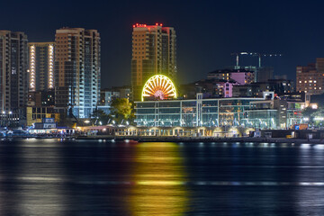 Obraz premium night view of the city of novorossiysk