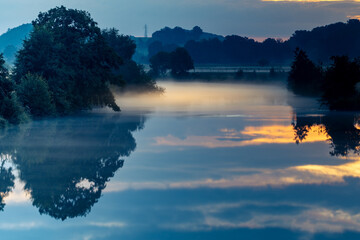 Ruhr im Morgengrauen bei Dortmund
