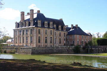 Le chateau de la Ferté Saint Aubin vu du parc