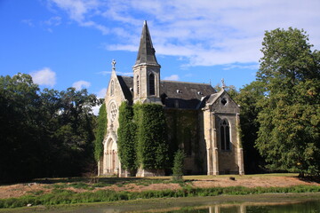 Fototapeta na wymiar chapelle au château de la Ferté Saint Aubin