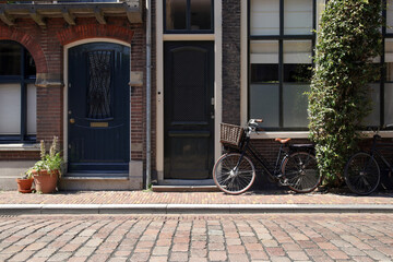 fahrrad neben der haustür