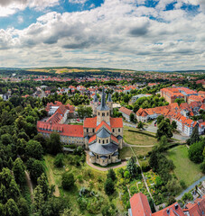 Panorama über Hildesheim, Aussicht auf die Stadt aus der Luft, Luftaufnahme mit der Drohne, Niedersachsen, aerial skyline and landscape view