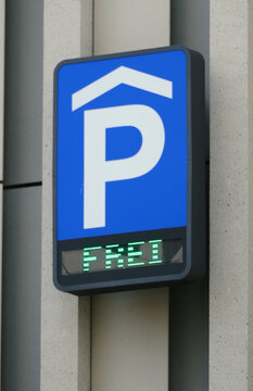 Parkplatz Warnschild Parkverbotsschild Parken verboten P3+ Parkschild 