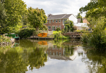 Fototapeta na wymiar Houses on the Kennet and Avon canal. Near Kintbury in Berkshire.