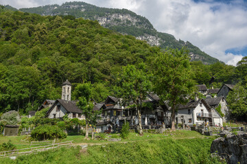 Fototapeta na wymiar The village of Foroglio on Bavona valley in Switzerland