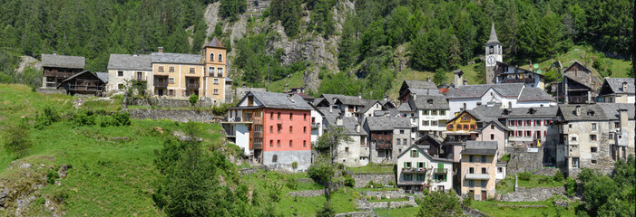 Fototapeta na wymiar The village of Fusio on Maggia valley in the Swiss alps