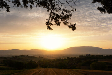 Fototapeta na wymiar Last sun rays of the day on hills around Perugia in Umbria