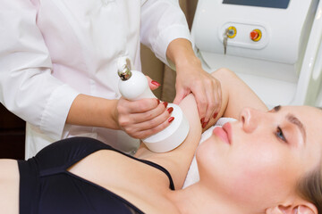 Anti-cellulite massage with cavitation
