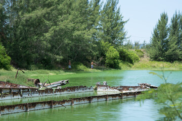 Fiddled and sunken skeleton of shell barge