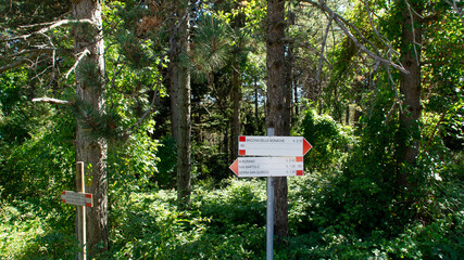 Segnaletica sentieri a Serra San Quirico nelle Marche