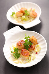 fried scallop with leek and cream