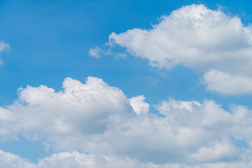 Obraz premium Beautiful sky with cloud in a holiday for background or wallpaper.