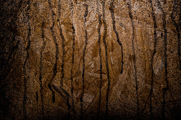madera con pintura negra choreando gotas