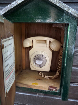 Telefon mit W&auml;hlscheibe retro