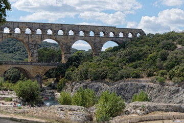 Fototapeta na wymiar Architecture exceptionnelle du pont du Gard