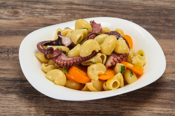 Pasta with octopus and yellow tomatoes
