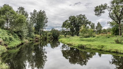 Obraz premium Summer day on the river Bank