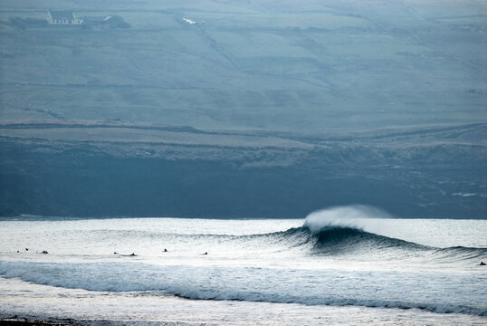 Breaking wave with niec backdrop