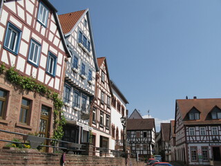 Fototapeta na wymiar Fachwerkhäuser am Marktplatz in Gelnhausen
