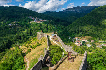 Fototapeta na wymiar The Fortress of Verrucole dates back to 10th century. It was built on a hill in order to keep the territory under control in Middle age and then Renaissance age. San Romano in Garfagnana, Lucca-Italy