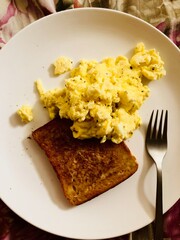 Scrambled eggs and Toast