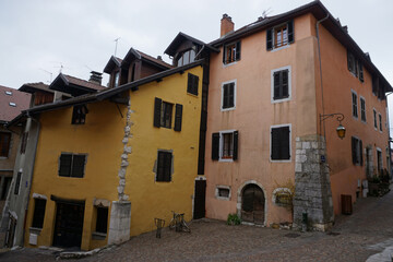 Fototapeta na wymiar colorful houses in old town annecy, france