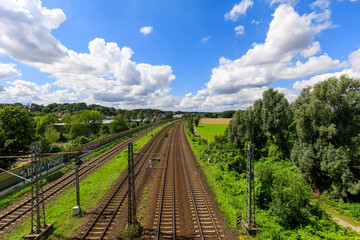 Fototapeta na wymiar Bahngleise von einem Bahnhof von oben fotografiert