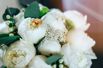 wedding rings on a bouquet