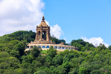 Kaiser-Wilhelm-Denkmal und Weser in der Porta Westfalica