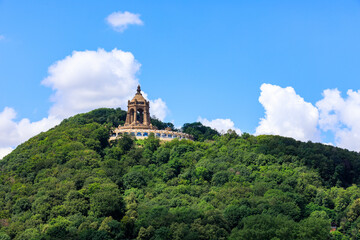 Kaiser-Wilhelm-Denkmal und Weser in der Porta Westfalica