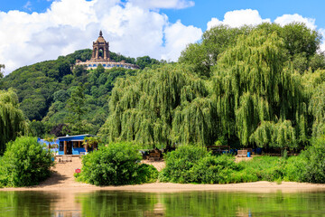 Kaiser-Wilhelm-Denkmal und Weser in der Porta Westfalica