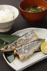 サンマの塩焼き定食