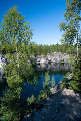 Fototapeta na wymiar mountain lake with clear green water in granite and marble rocks in a natural monument