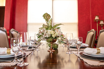 Elegant table setting with flower arrangement 