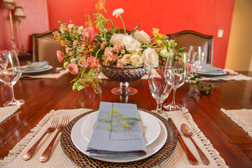 Elegant table setting with flower arrangement 