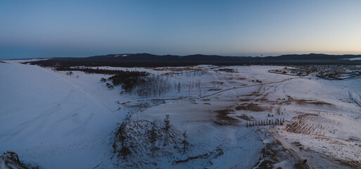 pueblo de kuzhir desde punto de vista de drone, congelado .