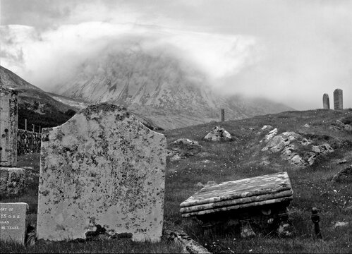 Cill Chriosd graveyard