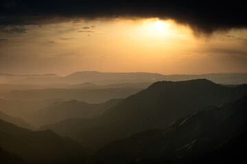 Obraz premium Layers of mountains and haze, evening mood over the Yosemite National Park, California