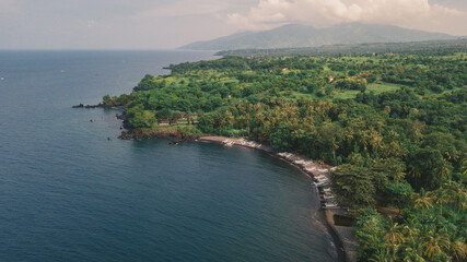 Fototapeta na wymiar Vista aérea, lista vista de praia em Tulamben, Bali, Indonésia