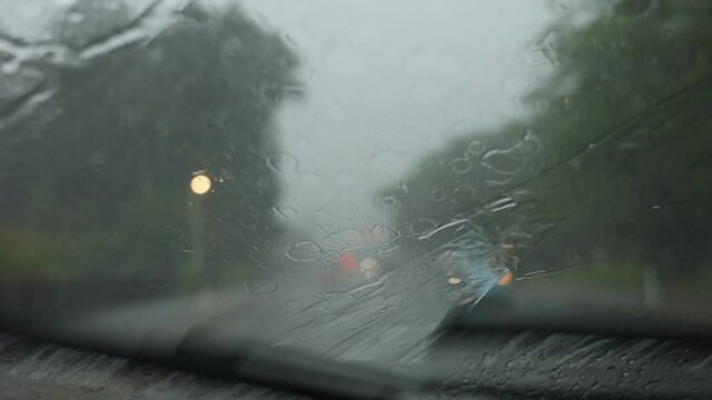 土砂降りの大雨　自動車　運転　車載動画
