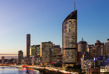 View of Brisbane City at twilight with sunset - obrazy, fototapety, plakaty