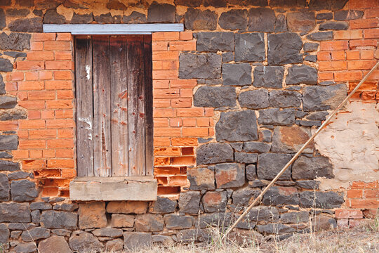 an old wall of a house from the victorian goldrush era in Australia