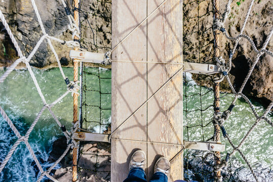 Fototapeta Crossing the Carrick-a-Rede rope bridge
