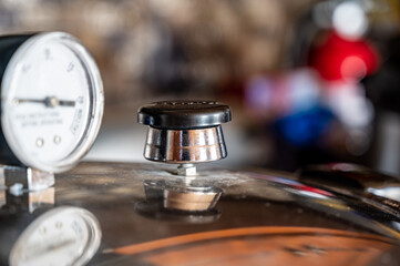 pressure cooker guage and releave valve