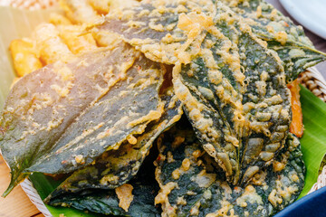 Deep-fried Wild Betel Leafbush vegetables for sanck.