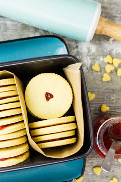 Jammie Dodgers in tin