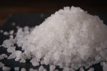 Monte de sal de grano grueso para cocina 