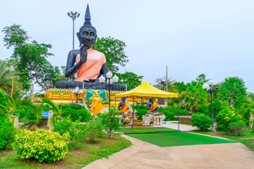 The Black Onyx Buddha statue (Luang Pho Nin) Wat Chindaram It is a Buddha image made from onyx. Which Buddhists worship a lot at Kanchanaburi, Thai